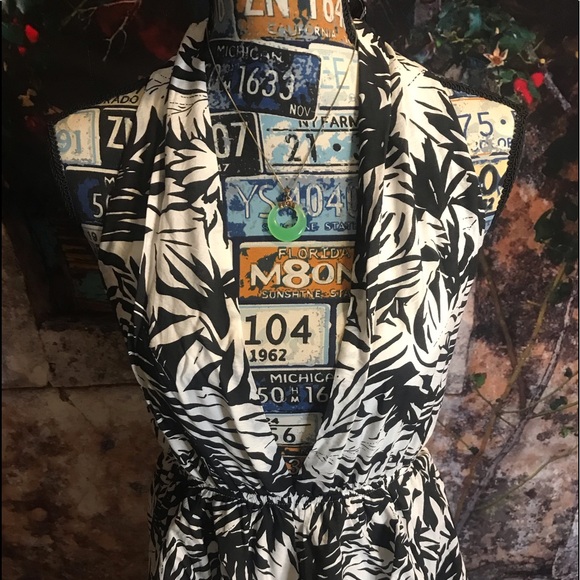 Seaside Resort Halter Maxi Dress - Picture 9 of 16